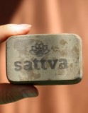 Vopsea Henna Saten Inchis Sattva Ayurveda - Complet Naturala, 3 Calupuri cu Unt de Shea si Uleiuri Esentiale